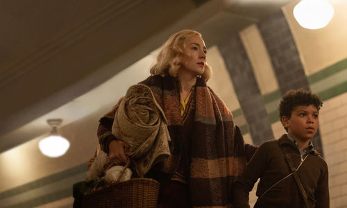 Saoirse Ronan & Elliott Heffernan walk together, holding a picnic basket and blanket